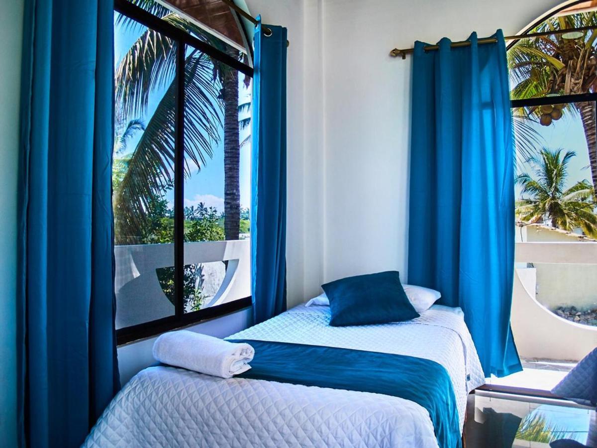 Hostal Muro De Las Lagrimas With High Speed Internet Starlink Puerto Villamil Dış mekan fotoğraf