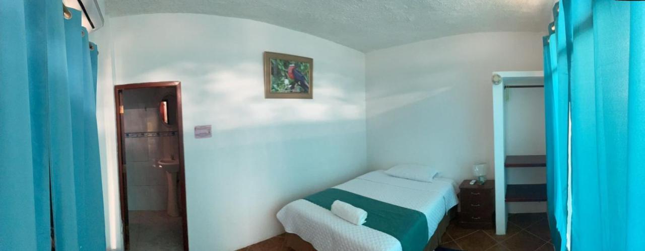 Hostal Muro De Las Lagrimas With High Speed Internet Starlink Puerto Villamil Dış mekan fotoğraf
