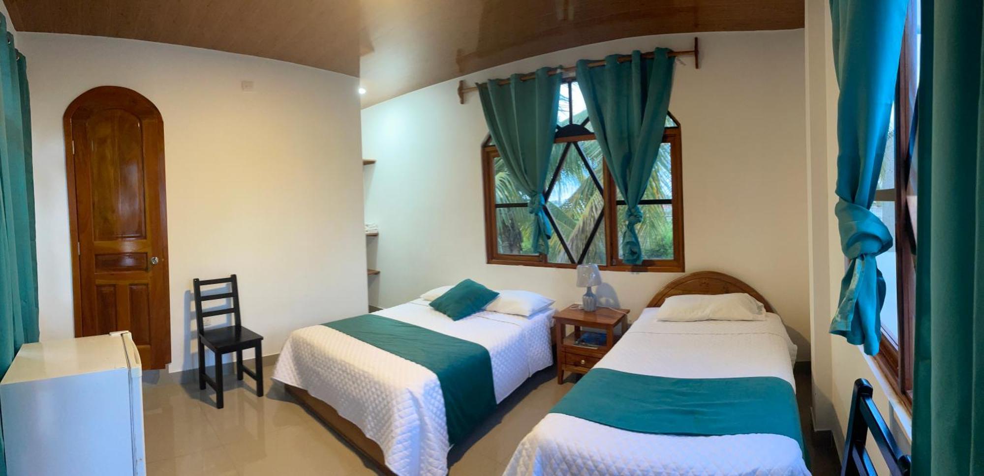 Hostal Muro De Las Lagrimas With High Speed Internet Starlink Puerto Villamil Dış mekan fotoğraf