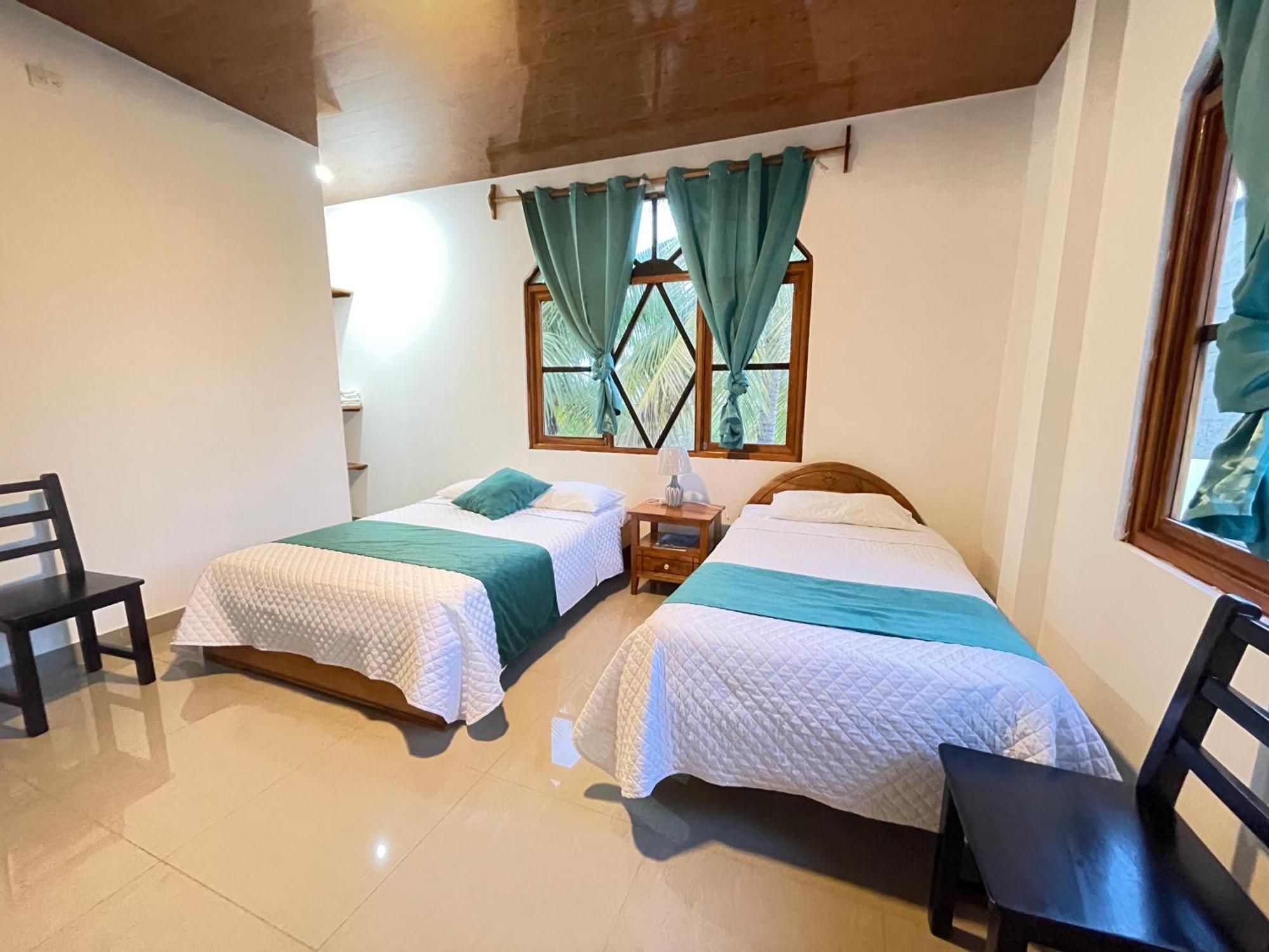 Hostal Muro De Las Lagrimas With High Speed Internet Starlink Puerto Villamil Dış mekan fotoğraf
