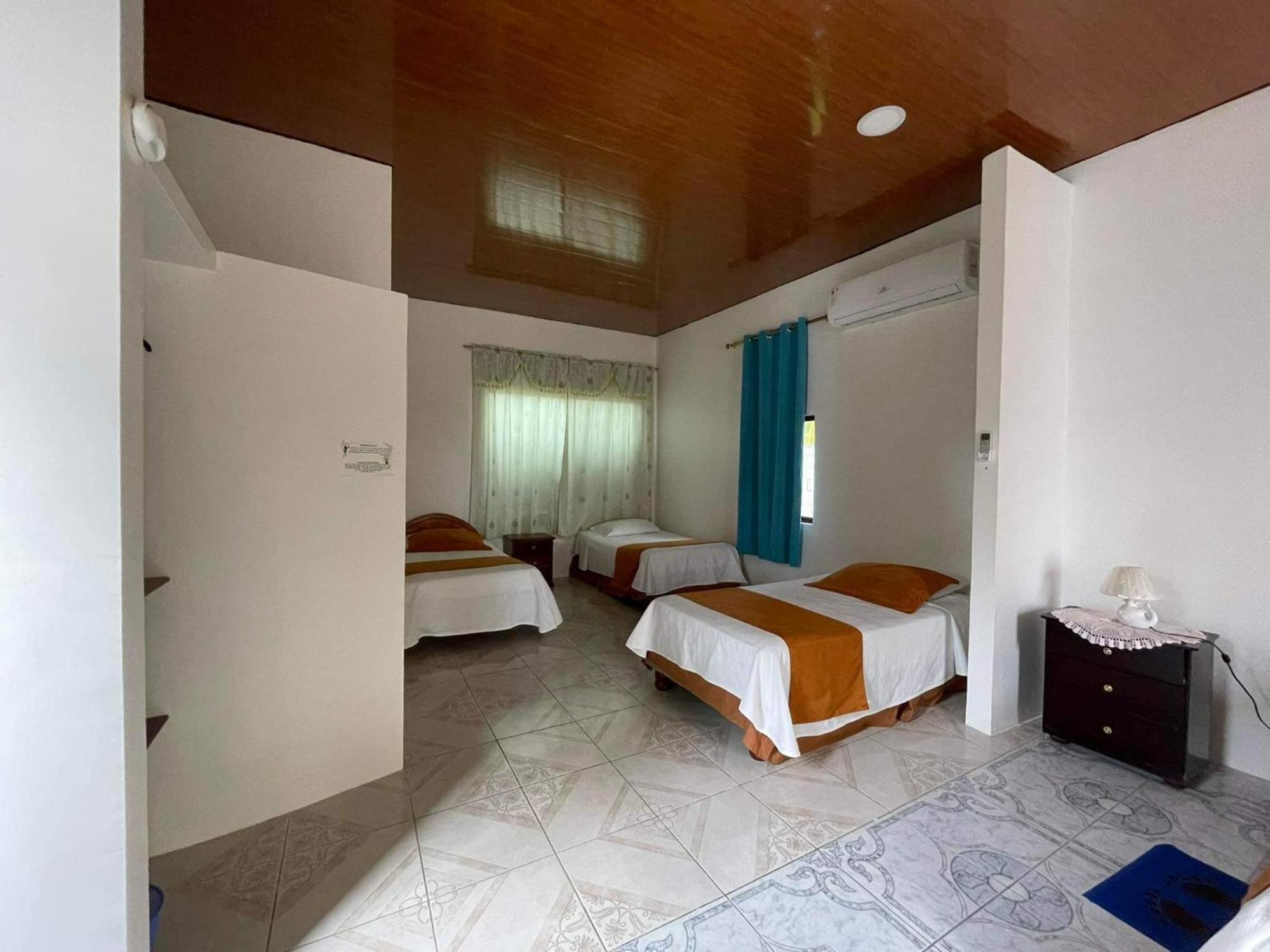 Hostal Muro De Las Lagrimas With High Speed Internet Starlink Puerto Villamil Dış mekan fotoğraf
