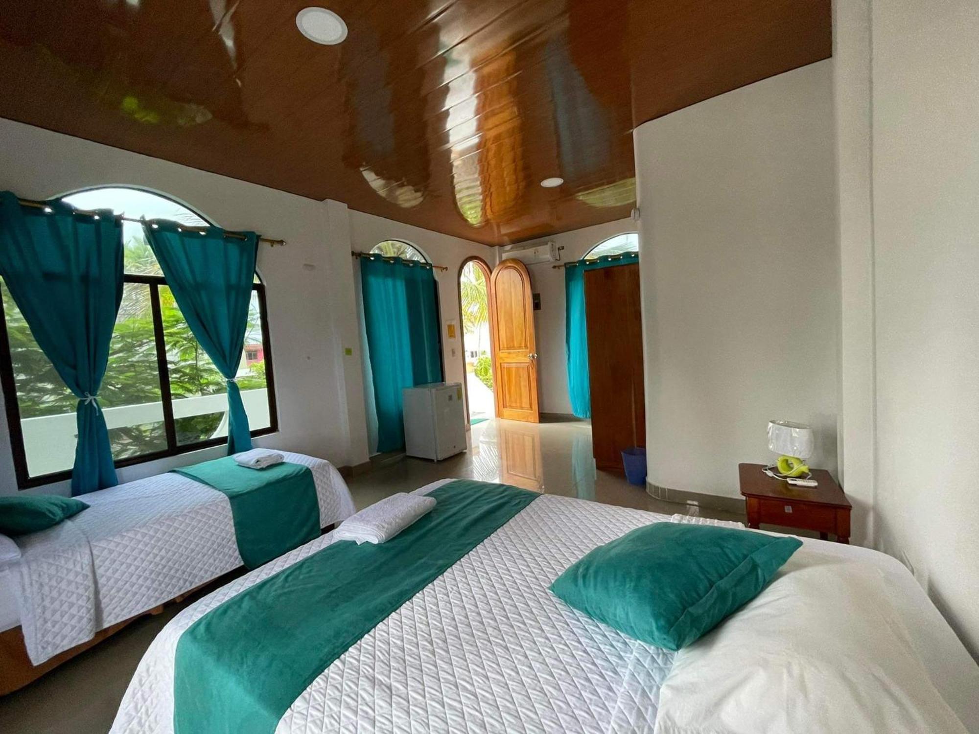 Hostal Muro De Las Lagrimas With High Speed Internet Starlink Puerto Villamil Dış mekan fotoğraf