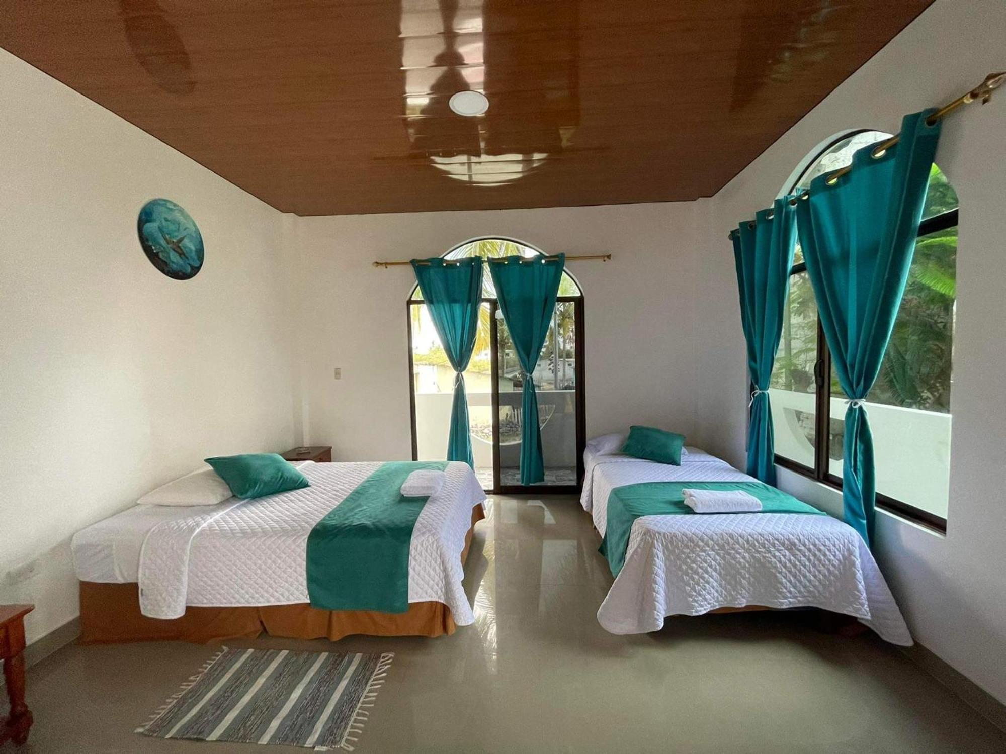 Hostal Muro De Las Lagrimas With High Speed Internet Starlink Puerto Villamil Dış mekan fotoğraf
