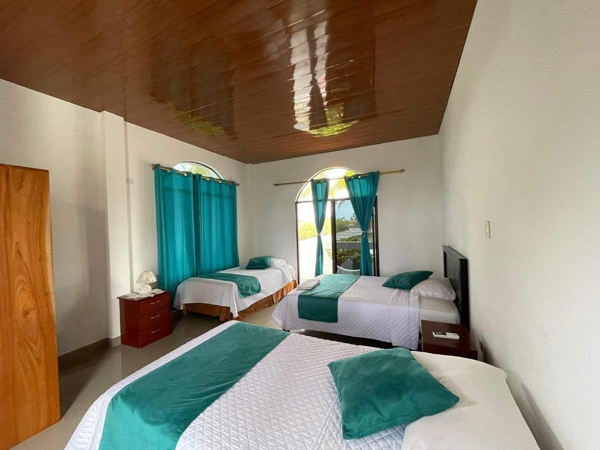 Hostal Muro De Las Lagrimas With High Speed Internet Starlink Puerto Villamil Dış mekan fotoğraf