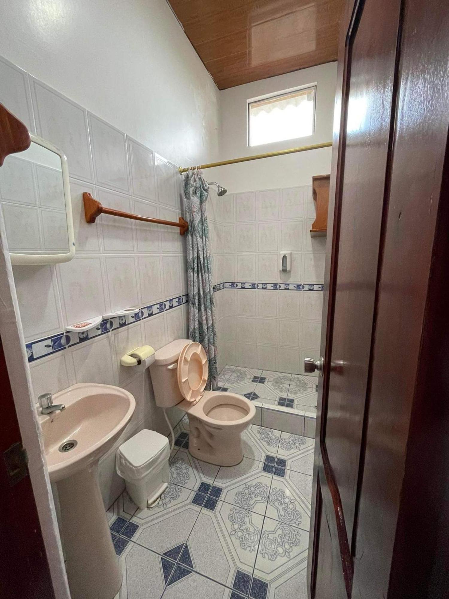 Hostal Muro De Las Lagrimas With High Speed Internet Starlink Puerto Villamil Dış mekan fotoğraf