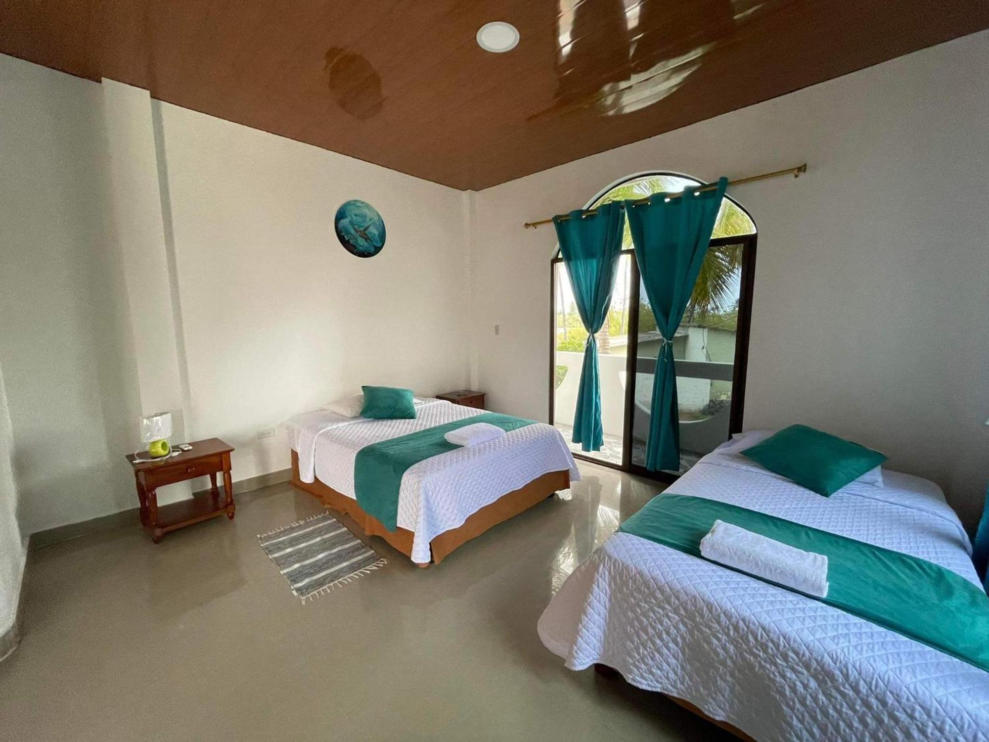 Hostal Muro De Las Lagrimas With High Speed Internet Starlink Puerto Villamil Dış mekan fotoğraf