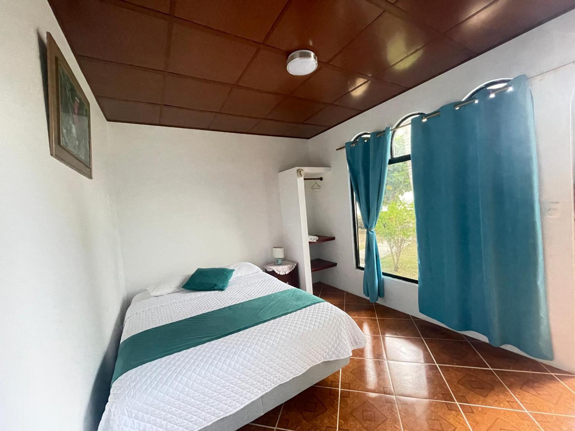 Hostal Muro De Las Lagrimas With High Speed Internet Starlink Puerto Villamil Dış mekan fotoğraf