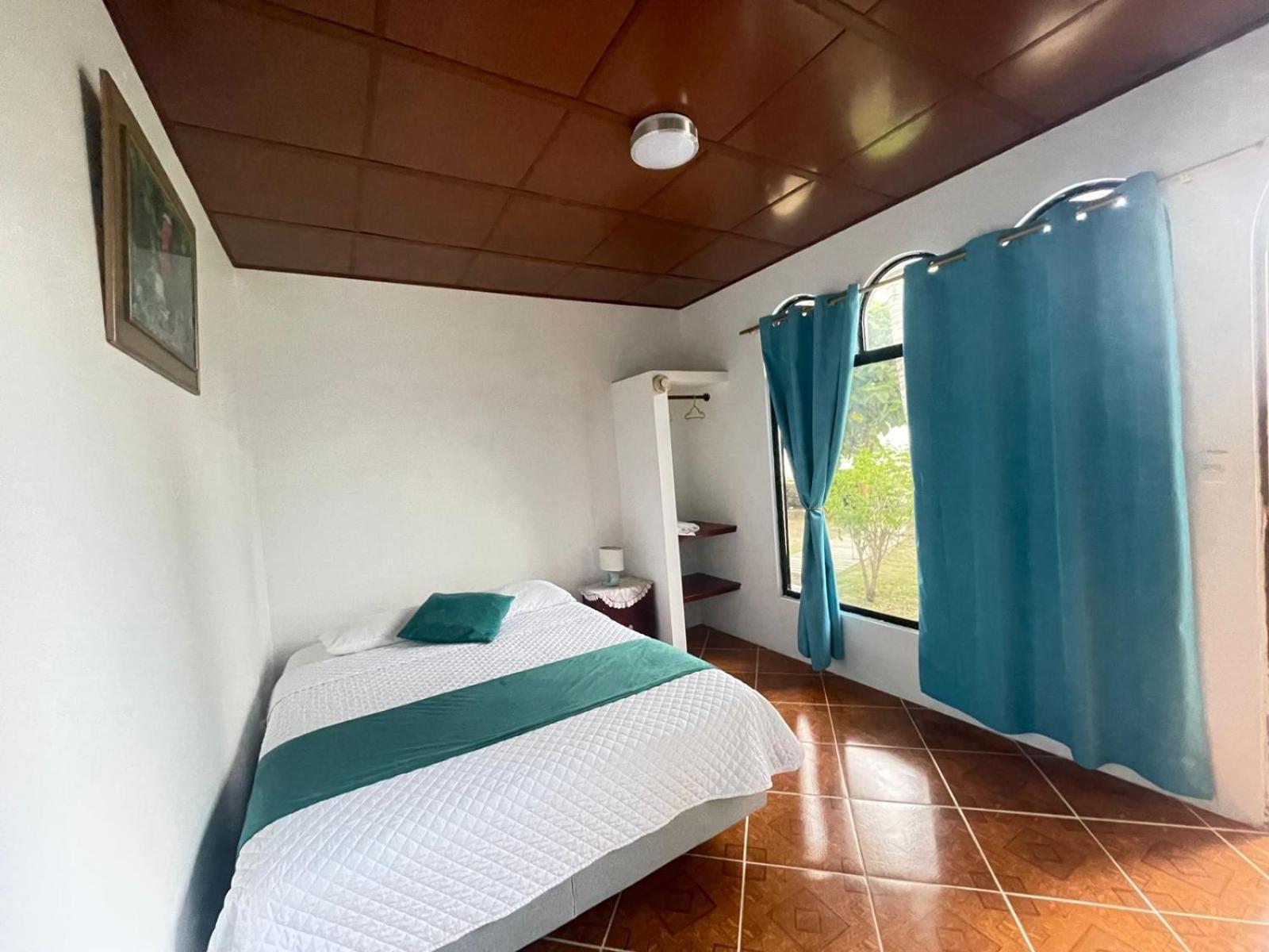 Hostal Muro De Las Lagrimas With High Speed Internet Starlink Puerto Villamil Dış mekan fotoğraf